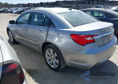 2013 Chrysler 200 Touring z USA, uszkodzony, nr VIN 1C3CCBBB6DN546586